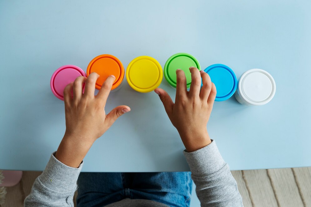 Lire la suite à propos de l’article Découvrir les couleurs avec votre petit bout : Des aventures colorées à partager